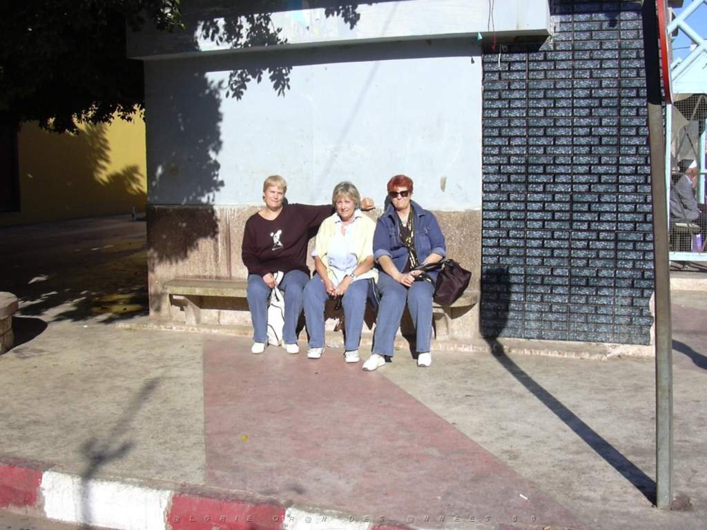 VOYAGE DU 10 2005 LA SENIA 011 LE KIOSQUE.JPG